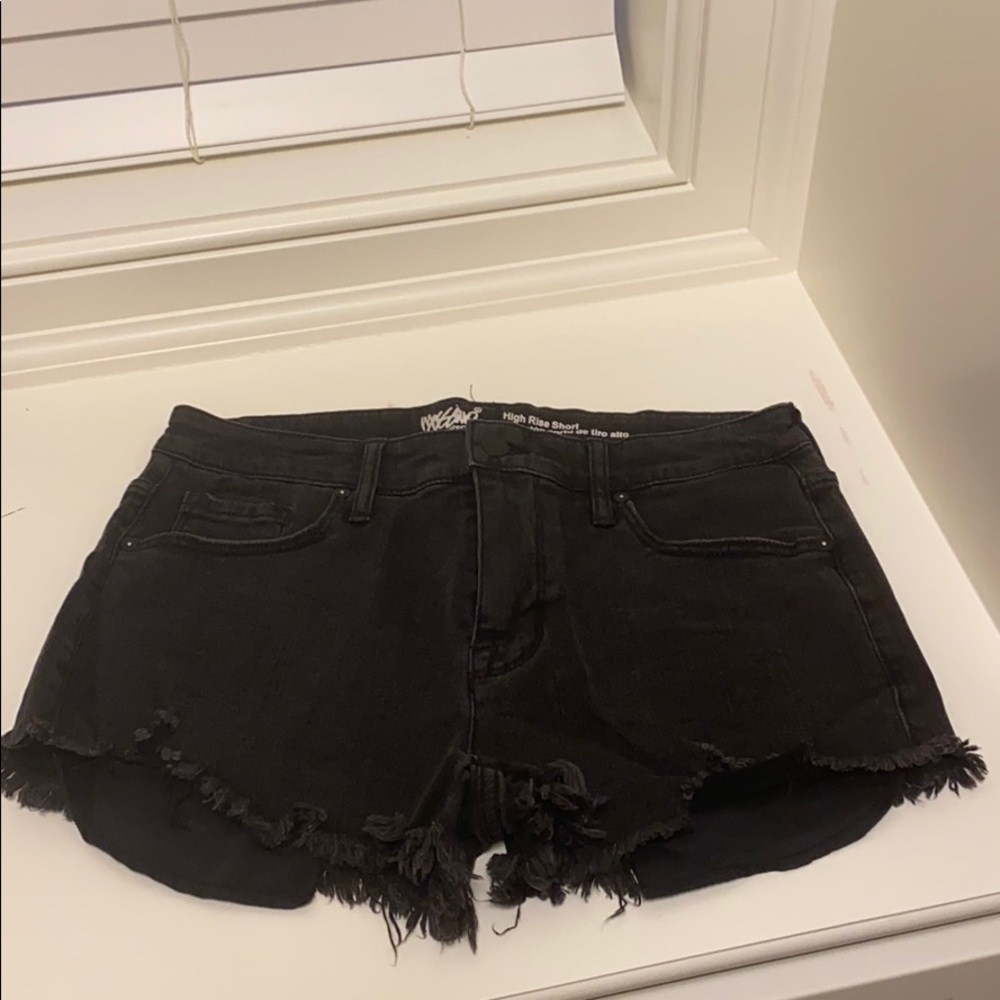 Distressed black high-waist denim jean shorts